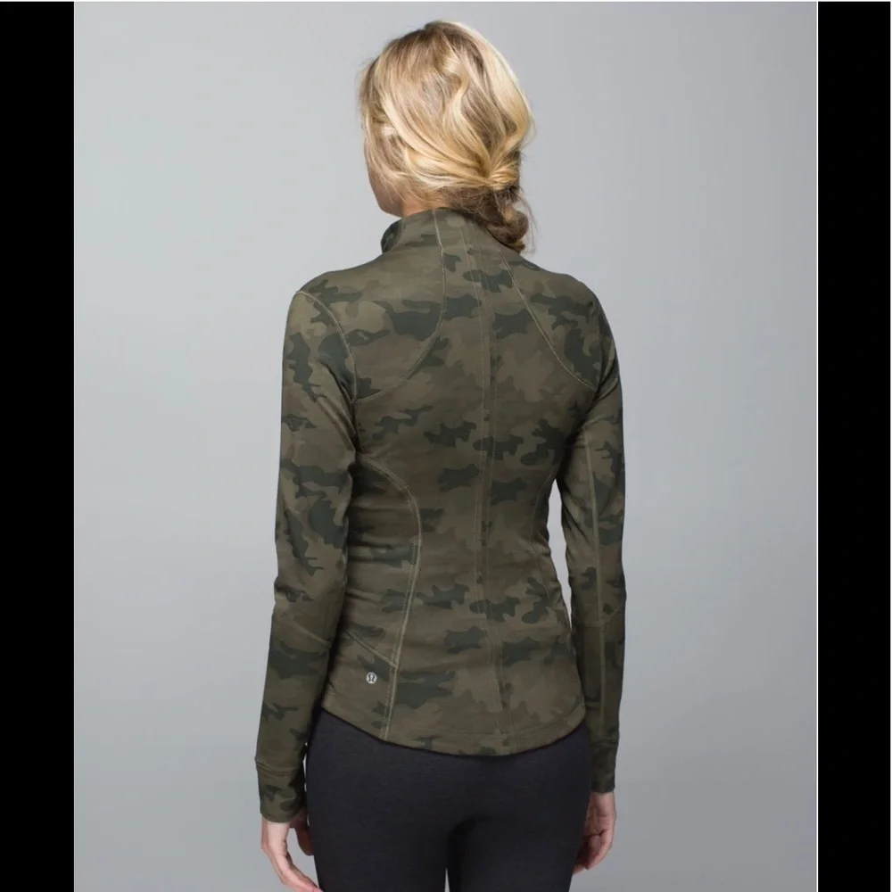 Lululemon Forme Jacket *Cuffins in Savasana Camo 20cm Fatigue Green